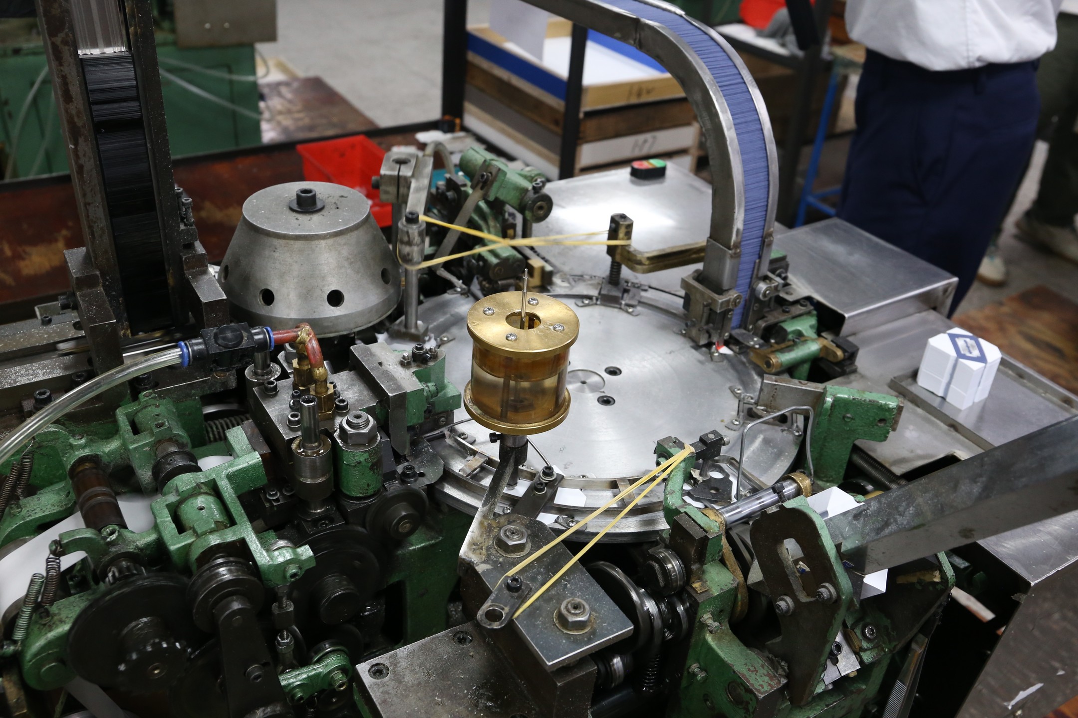 品牌初立，开启双轮驱动   